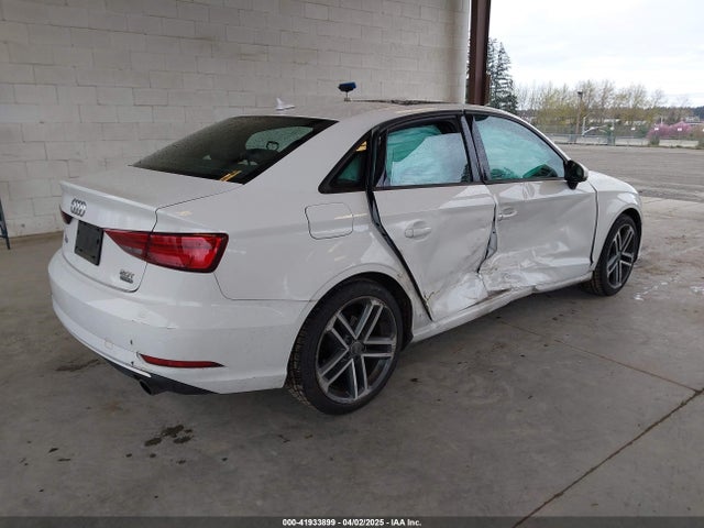 2018 AUDI A3 WAUB8GFF7J1020129 Photo 3