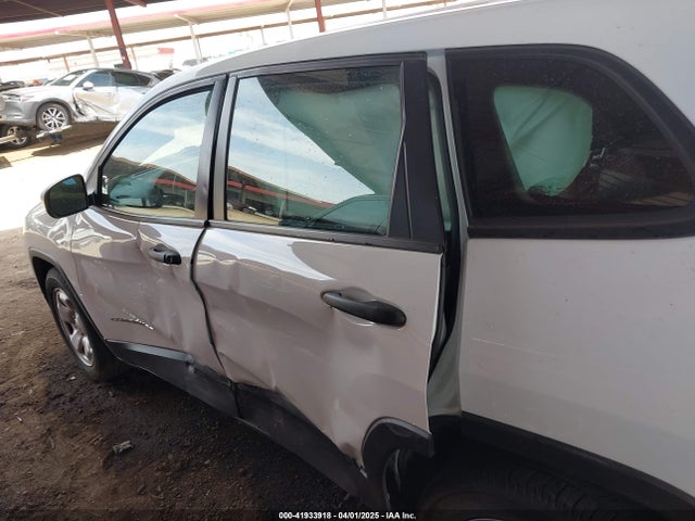 1C4PJLAB2GW135520 Jeep Cherokee Sport