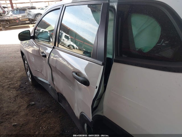 1C4PJLAB2GW135520 Jeep Cherokee Sport