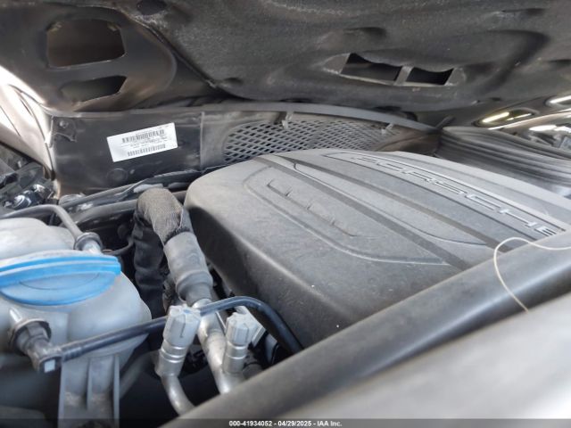 2018 PORSCHE MACAN WP1AA2A51JLB09928 Photo 9