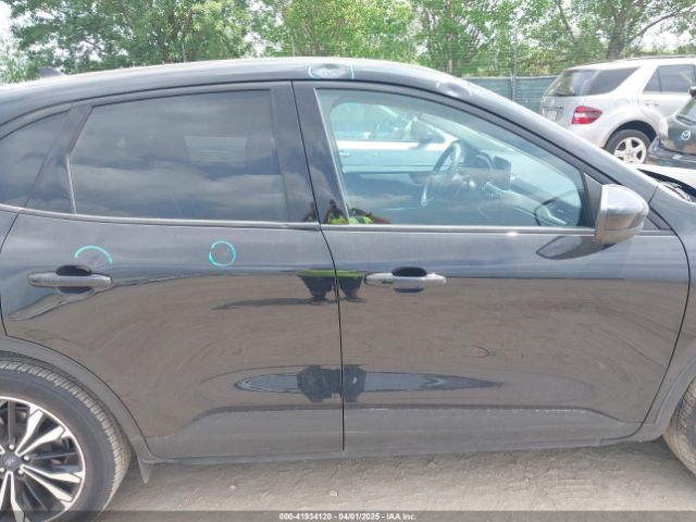 1FMCU0G68NUB87317 Ford ESCAPE SE