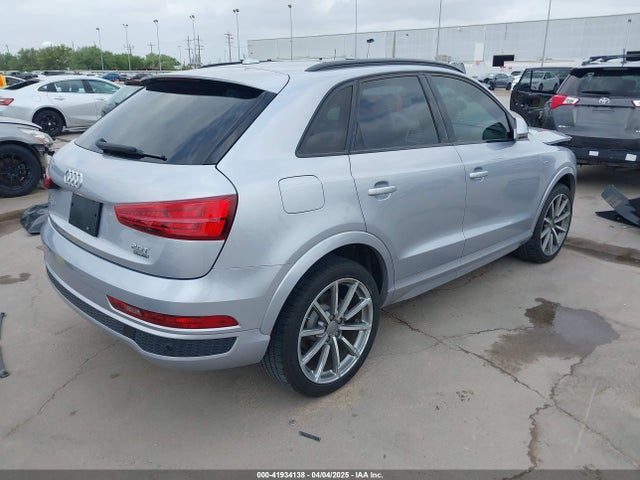 WA1GCCFS5HR009021 Audi Q3 2.0t Premium