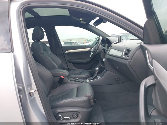 WA1GCCFS5HR009021 Audi Q3 2.0t Premium
