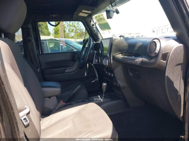 1C4BJWDGXHL692293 Jeep Wrangler Unlimited Sport