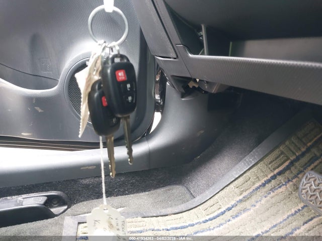 JTKKUPB44E1042798 Scion XD