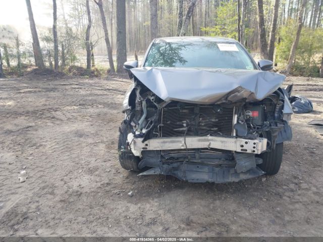 5TDZARFH8JS041870 Toyota Highlander Le