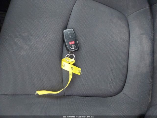 7MUCAAAG1NV035264 Toyota Corolla Cross Le