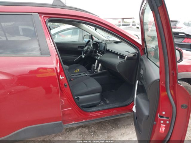 7MUCAAAG1NV035264 Toyota Corolla Cross Le