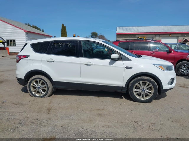 1FMCU9G94HUB04467 Ford ESCAPE SE