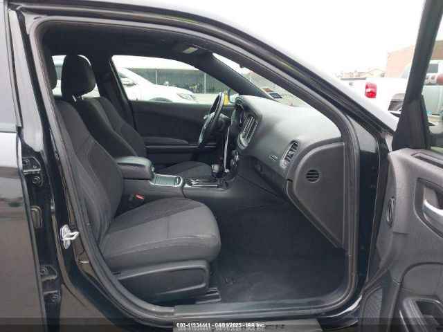 2C3CDXBG2KH579435 Dodge Charger Sxt Rwd