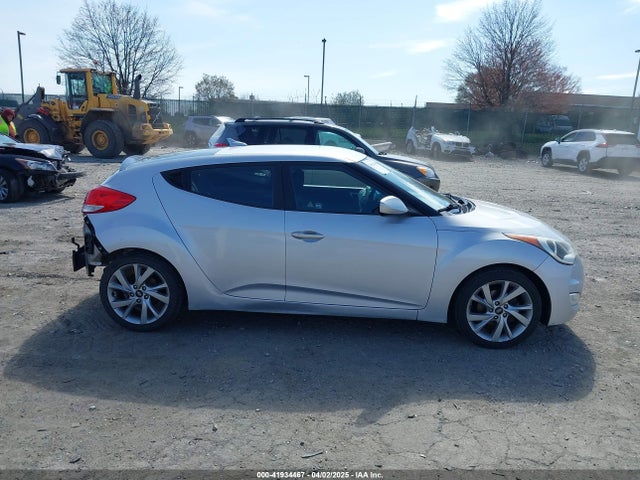 KMHTC6AD2HU306089 Hyundai Veloster