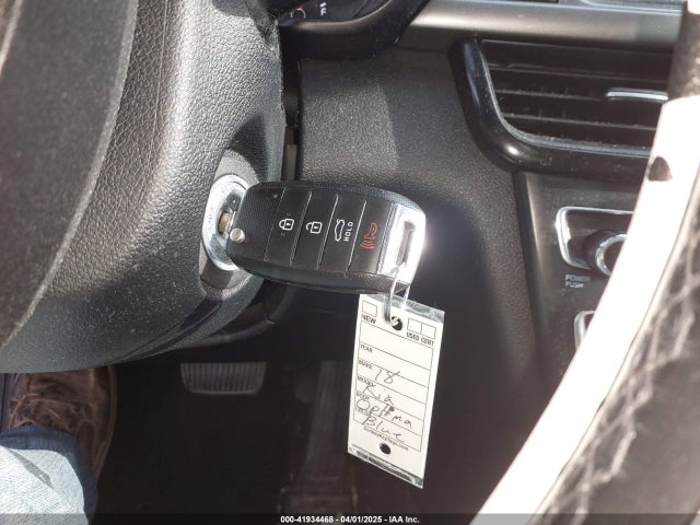 5XXGT4L35JG208250 KIA Optima S
