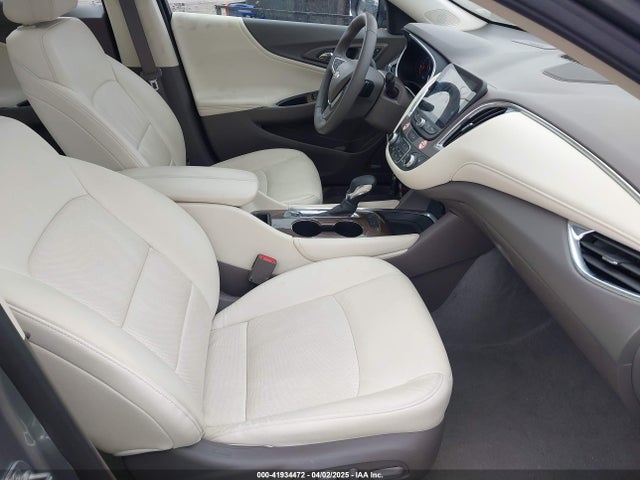 1G1ZE5STXRF231651 Chevrolet Malibu Fwd 2lt