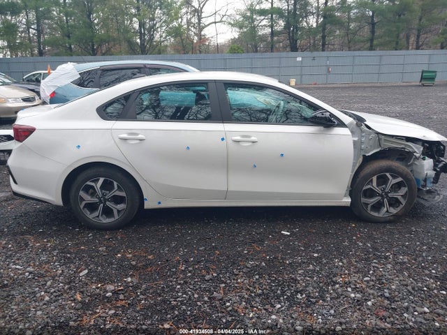 3KPF24AD6ME341090 KIA Forte Lxs