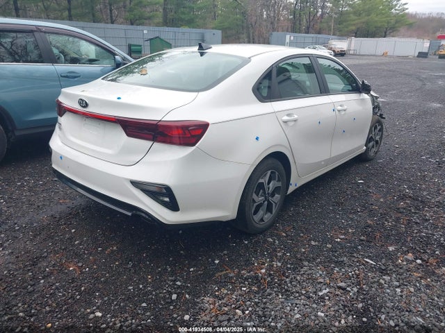 3KPF24AD6ME341090 KIA Forte Lxs