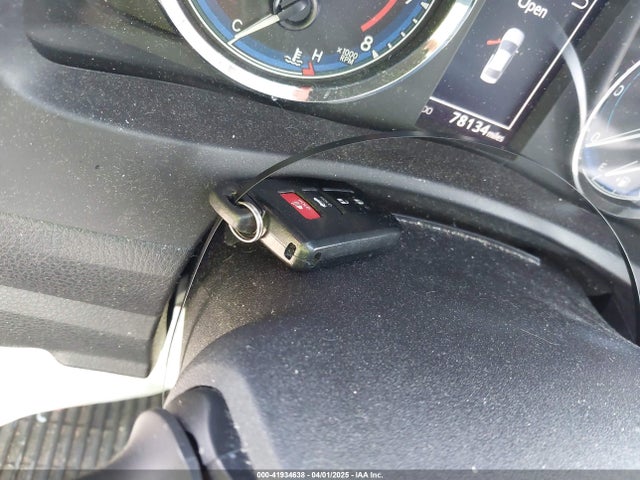 Toyota Corolla Xle 2018 5YFBURHE0JP811936 Image 11