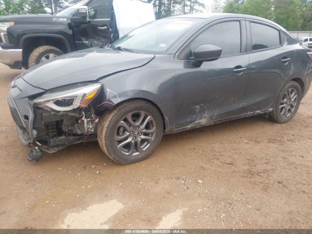 3MYDLBYV6KY512523 Toyota Yaris Xle