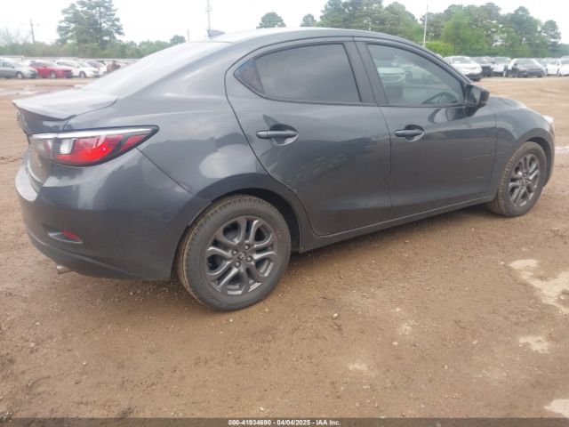 3MYDLBYV6KY512523 Toyota Yaris Xle