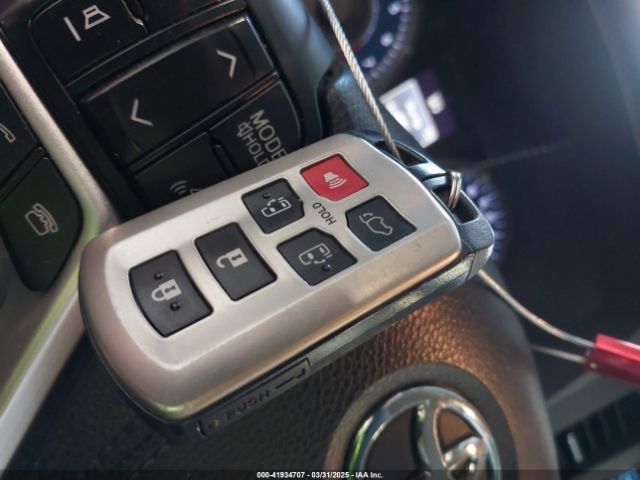 5TDDZ3DC5HS187614 Toyota Sienna Xle 7 Passenger