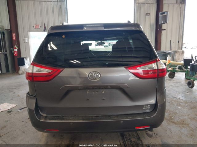 5TDDZ3DC5HS187614 Toyota Sienna Xle 7 Passenger