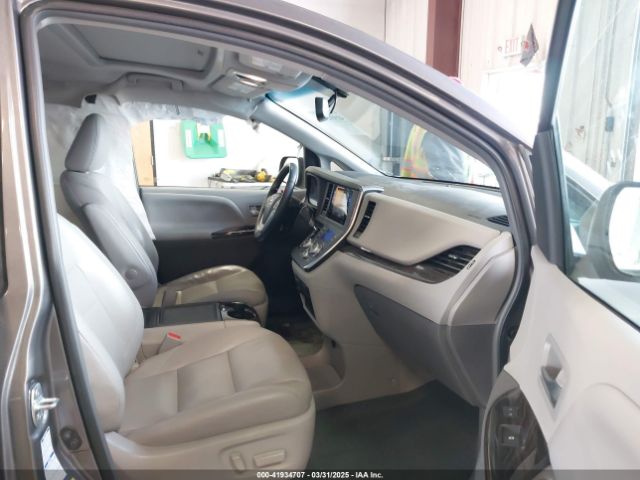 5TDDZ3DC5HS187614 Toyota Sienna Xle 7 Passenger