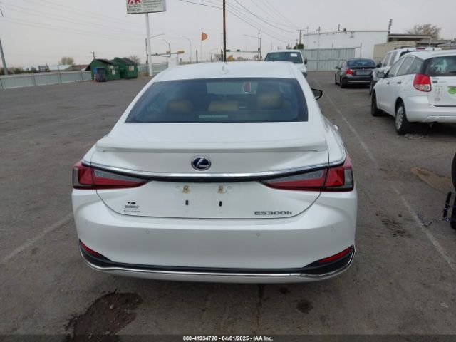 58AD21B14LU007428 Lexus ES 300H