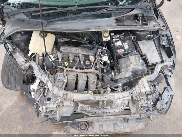 1FADP3F22JL311975 Ford FOCUS SE