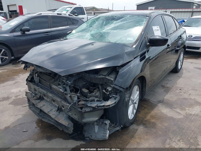 1FADP3F22JL311975 Ford FOCUS SE