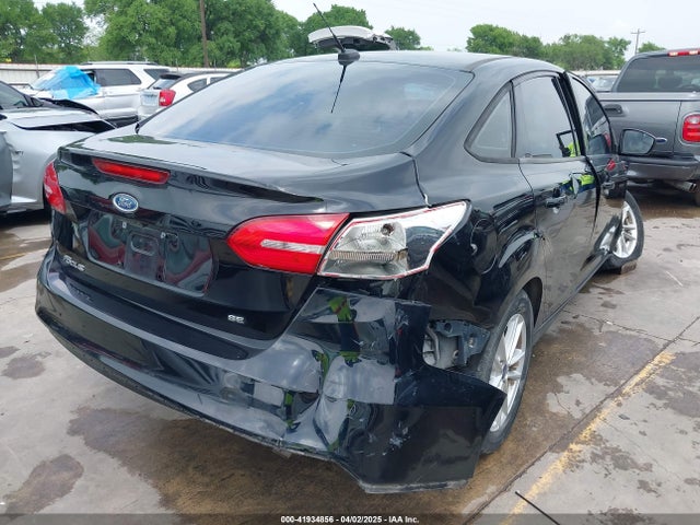 1FADP3F22JL311975 Ford FOCUS SE