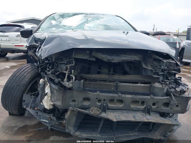 1FADP3F22JL311975 Ford FOCUS SE