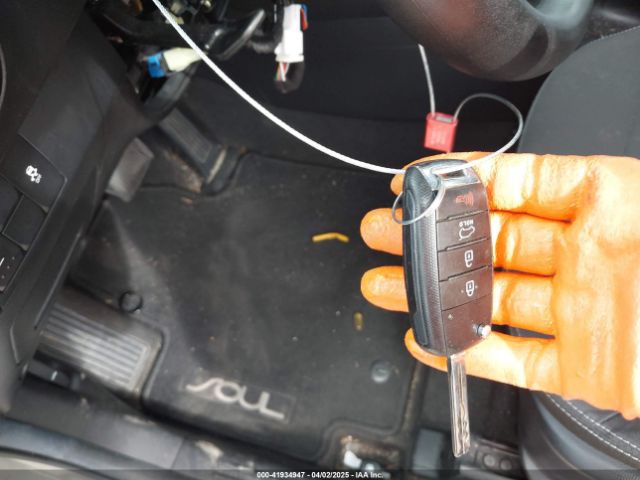 KNDJN2A25H7485983 KIA Soul