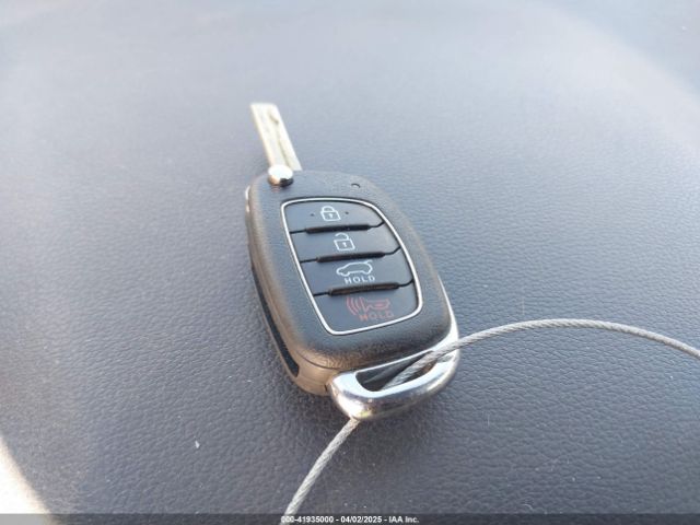KM8J2CA41KU878870 Hyundai TUCSON SE