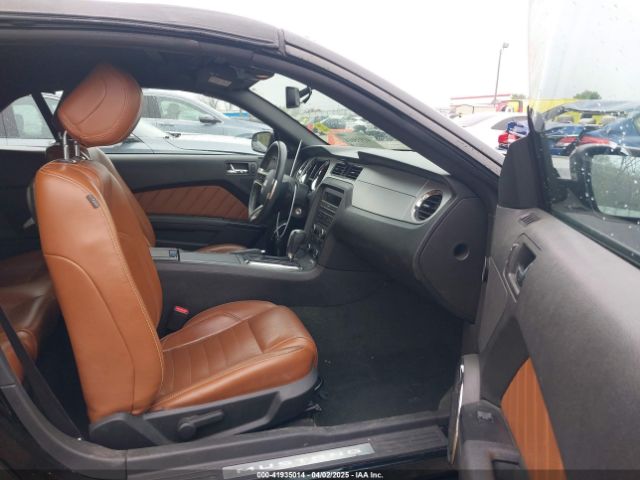 1ZVBP8EM2E5267517 Ford Mustang V6 Premium