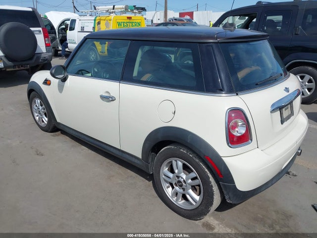 2013 MINI HARDTOP WMWSU3C58DT547783 Photo 2