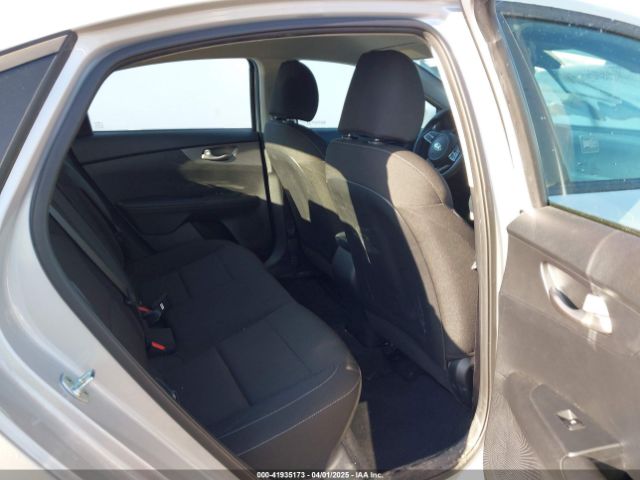 3KPF24AD7ME264259 KIA Forte Lxs