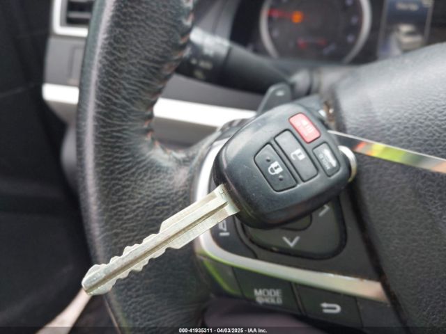 4T1BF1FK2FU002657 Toyota CAMRY SE