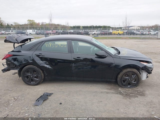 5NPLS4AGXNH075857 Hyundai ELANTRA SEL
