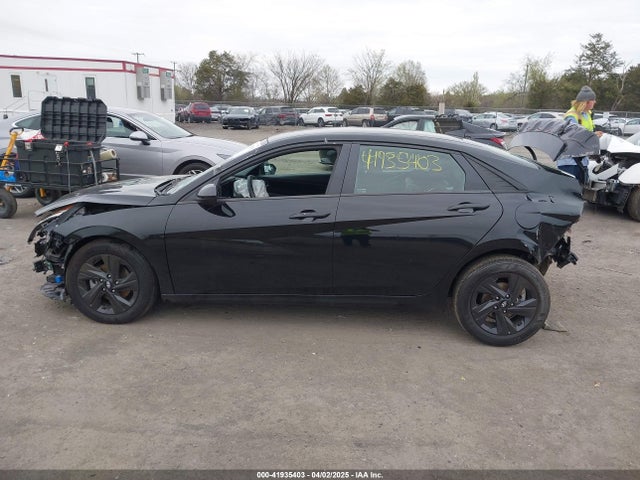 5NPLS4AGXNH075857 Hyundai ELANTRA SEL