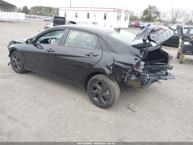 5NPLS4AGXNH075857 Hyundai ELANTRA SEL