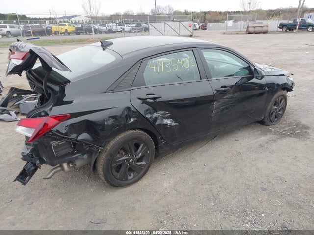 5NPLS4AGXNH075857 Hyundai ELANTRA SEL