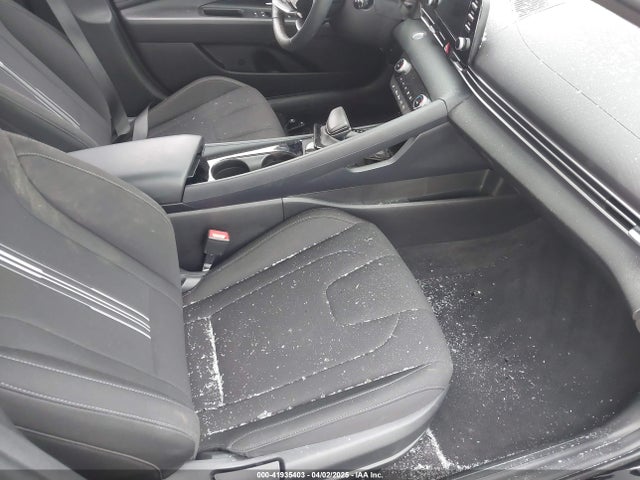 5NPLS4AGXNH075857 Hyundai ELANTRA SEL