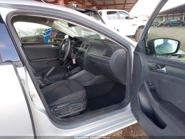 3VW2K7AJXFM253042 Volkswagen Jetta 2.0l S