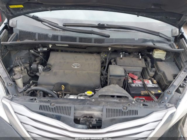 5TDYK3DC0FS666767 Toyota Sienna Xle Premium 8 Passenger