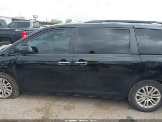 5TDYK3DC0FS666767 Toyota Sienna Xle Premium 8 Passenger