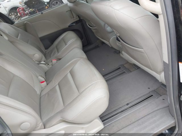 5TDYK3DC0FS666767 Toyota Sienna Xle Premium 8 Passenger
