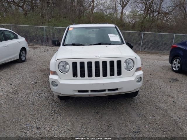 1C4NJRBBXHD108927 Jeep Patriot Sport Se 4x4