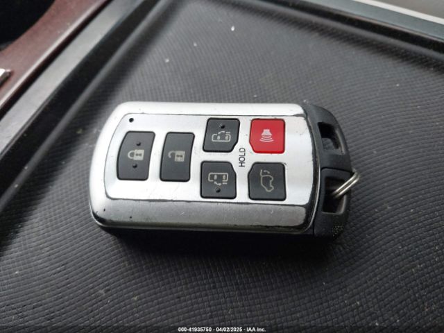 5TDYK3DC2ES420737 Toyota Sienna Xle V6 8 Passenger