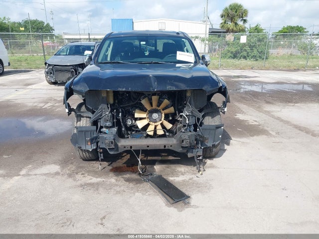 1N6AA1E61HN534866 Nissan Titan Sl