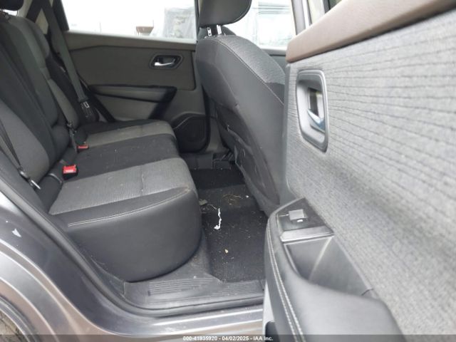 5N1AT3BB2MC768199 Nissan Rogue Sv Intelligent Awd