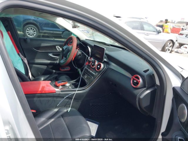 55SWF4JB4GU140224 Mercedes-Benz C 300 Luxury/sport